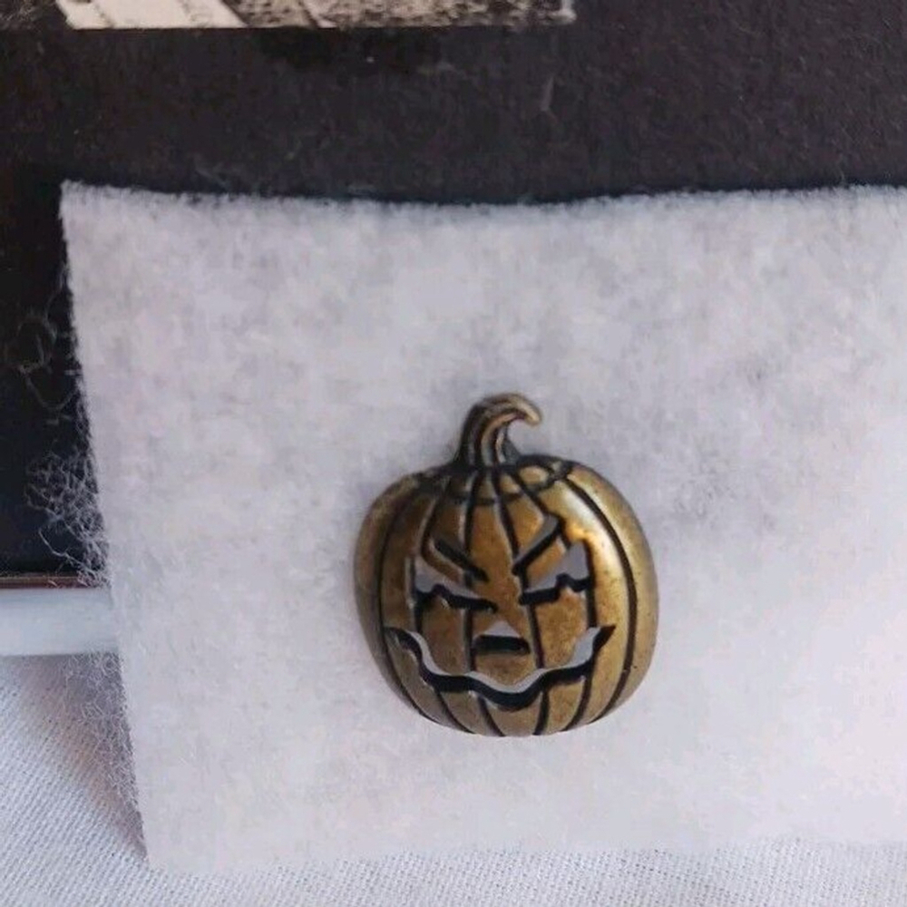 Vintage Jonette JJ Jack O Lantern Pumpkin Gold Tone Brooch Pin